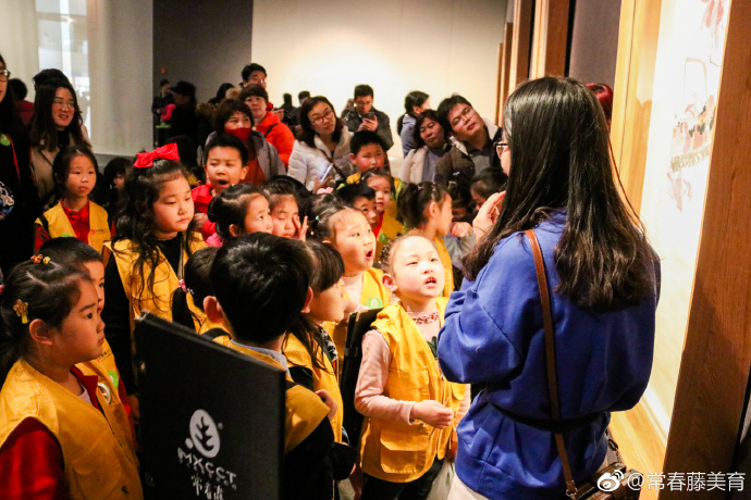 参观学习中国艺术巨匠齐白石特展,德国新表现主义马库斯·吕佩尔茨画展