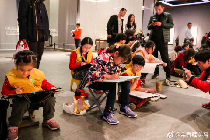 参观学习中国艺术巨匠齐白石特展,德国新表现主义马库斯·吕佩尔茨画展
