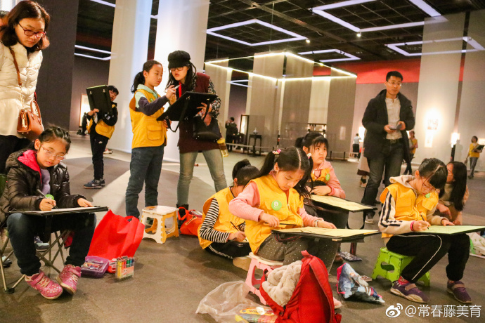 参观学习中国艺术巨匠齐白石特展,德国新表现主义马库斯·吕佩尔茨画展