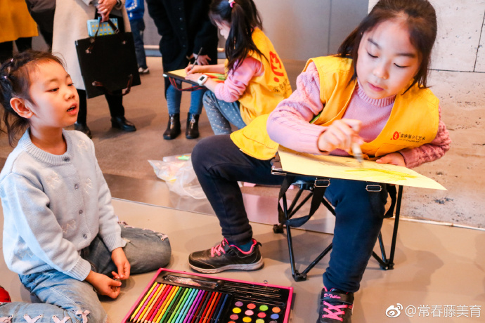 参观学习中国艺术巨匠齐白石特展,德国新表现主义马库斯·吕佩尔茨画展