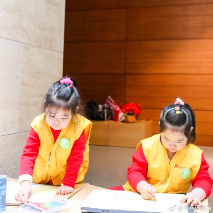 参观学习中国艺术巨匠齐白石特展,德国新表现主义马库斯·吕佩尔茨画展