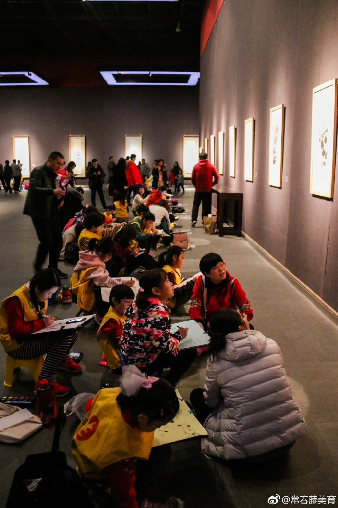 参观学习中国艺术巨匠齐白石特展,德国新表现主义马库斯·吕佩尔茨画展